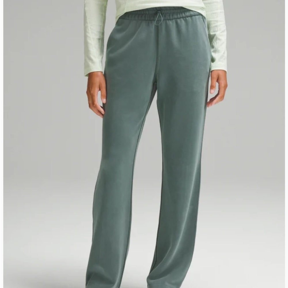 Lululemon Softstreme High-Rise Pant in Dark Forest- Size 8